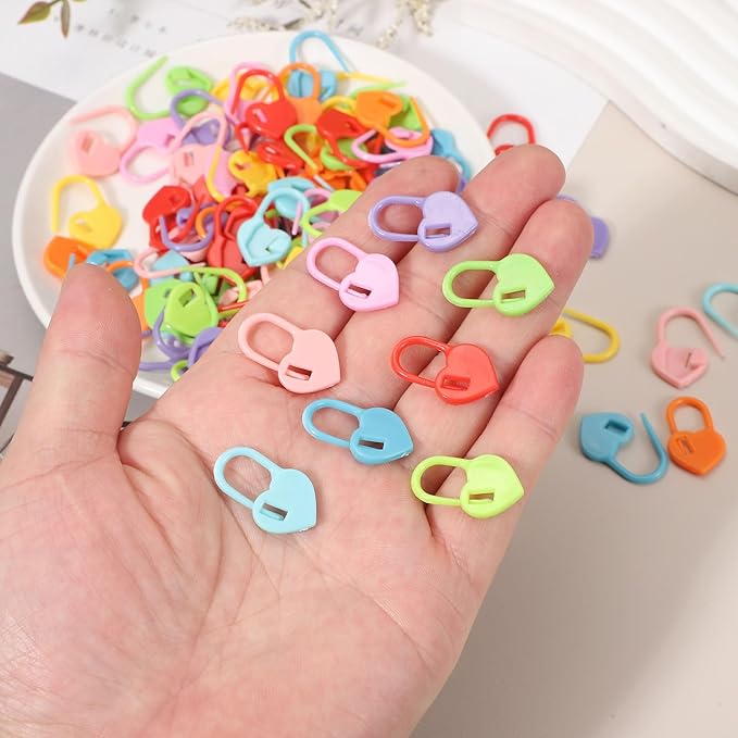 uxcell 200pcs Stitch Markers for Crocheting, Heart Shaped Crochet Marker Needle Clip Counter for Knitting Clothing Tag DIY Craft,Red